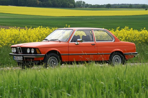 Un BMW 320i y un McLaren F1, entre los coches de Elon Musk. Porque no sólo de eléctricos vive el hombre
