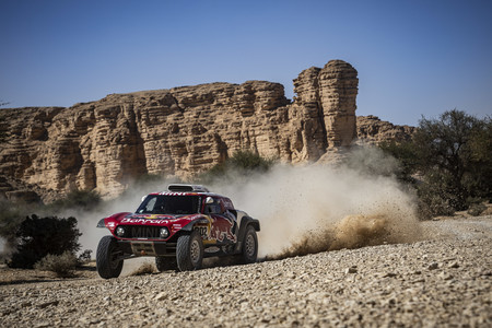 Stéphane Peterhansel gana la penúltima etapa del Dakar por diez segundos y Carlos Sainz ya roza la gloria