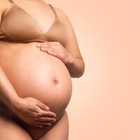 La línea alba en tu barriga de embarazada: ¿por qué y cuándo aparece? 