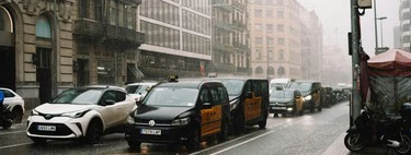 Ir y volver cada día a la oficina tiene un alto coste para los catalanes: 5.000 euros al año y 200 horas de vida perdidas, según UGT 