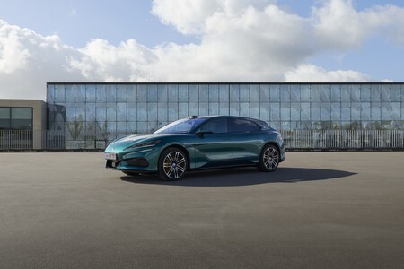 Denza Z9GT é uma perua esportiva com a tecnologia mais avançada do mercado