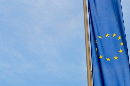 Fotografía de una bandera de la Unión Europea