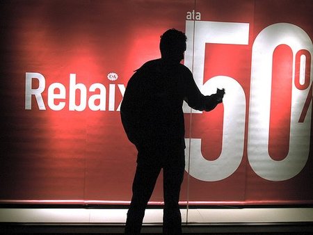 Los comercios adelantan las rebajas ante la próxima subida del IVA