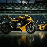 Buenos días, quiero un Mercedes-AMG GT y de paso póngame una MV Agusta F3