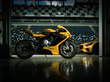 Buenos días, quiero un Mercedes-AMG GT y de paso póngame una MV Agusta F3