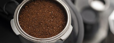 Los posos del café son un residuo muy problemático, pero hay una solución para que no acaben en el vertedero: convertirlos en hormigón 
