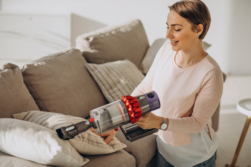 Adiós a las manchas difíciles en sofás y alfombras: estas aspiradoras para limpiar tapicerías están a precio mínimo en el Prime Day de Amazon
