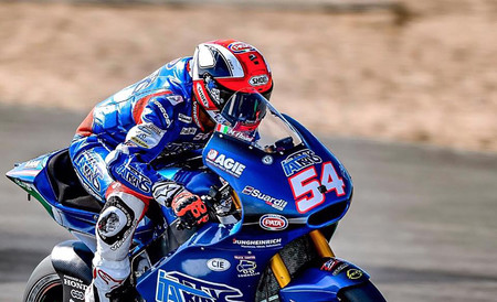 Mattia Pasini vuelve a liderar en un día marcado por el accidente de Álex Márquez