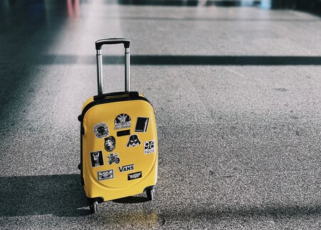 Ya sabemos lo que hay que hacer cuando una aerolínea nos pierde la maleta: usar los datos de su AirTag para describirlo TODO públicamente