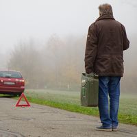 Coloca los triángulos de emergencia a una distancia suficiente. Este vídeo te dice cómo NO debes hacerlo