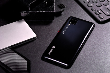 ZTE Axon 11 5G: un nuevo gama media con 5G, pantalla curva y cámara cuádruple