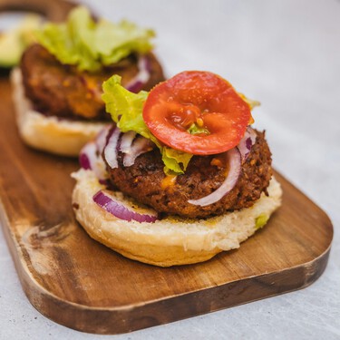 Las hamburguesas más sanas se preparan así: solo con tres ingredientes y una receta muy fácil y rápida