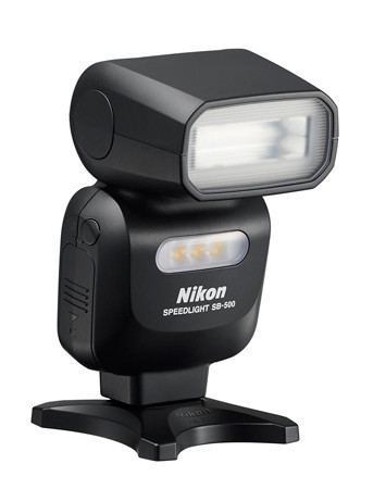 Nikon SB-500 y Nikkor 20mm f/1.8G ED, el nuevo flash con luz LED y el nuevo objetivo fijo de Nikon