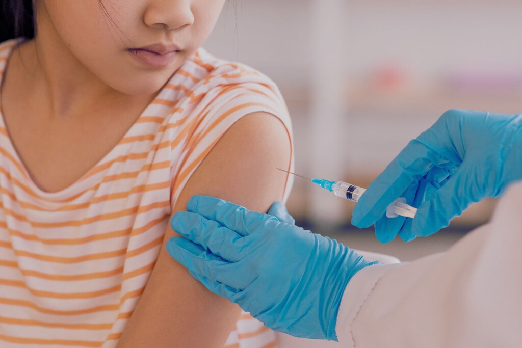 La confianza en las vacunas cae y las enfermedades erradicadas rebrotan: en Argentina a más de la mitad de los niños de 5 y 6 años les faltan vacunas 