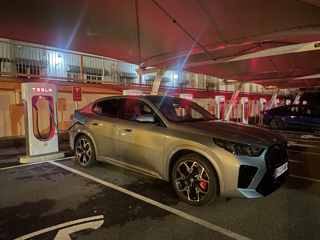 Si algo nos ha enseñado la Semana Santa es que no faltan cargadores para coches eléctricos. Lo que faltan son enchufes fiables 