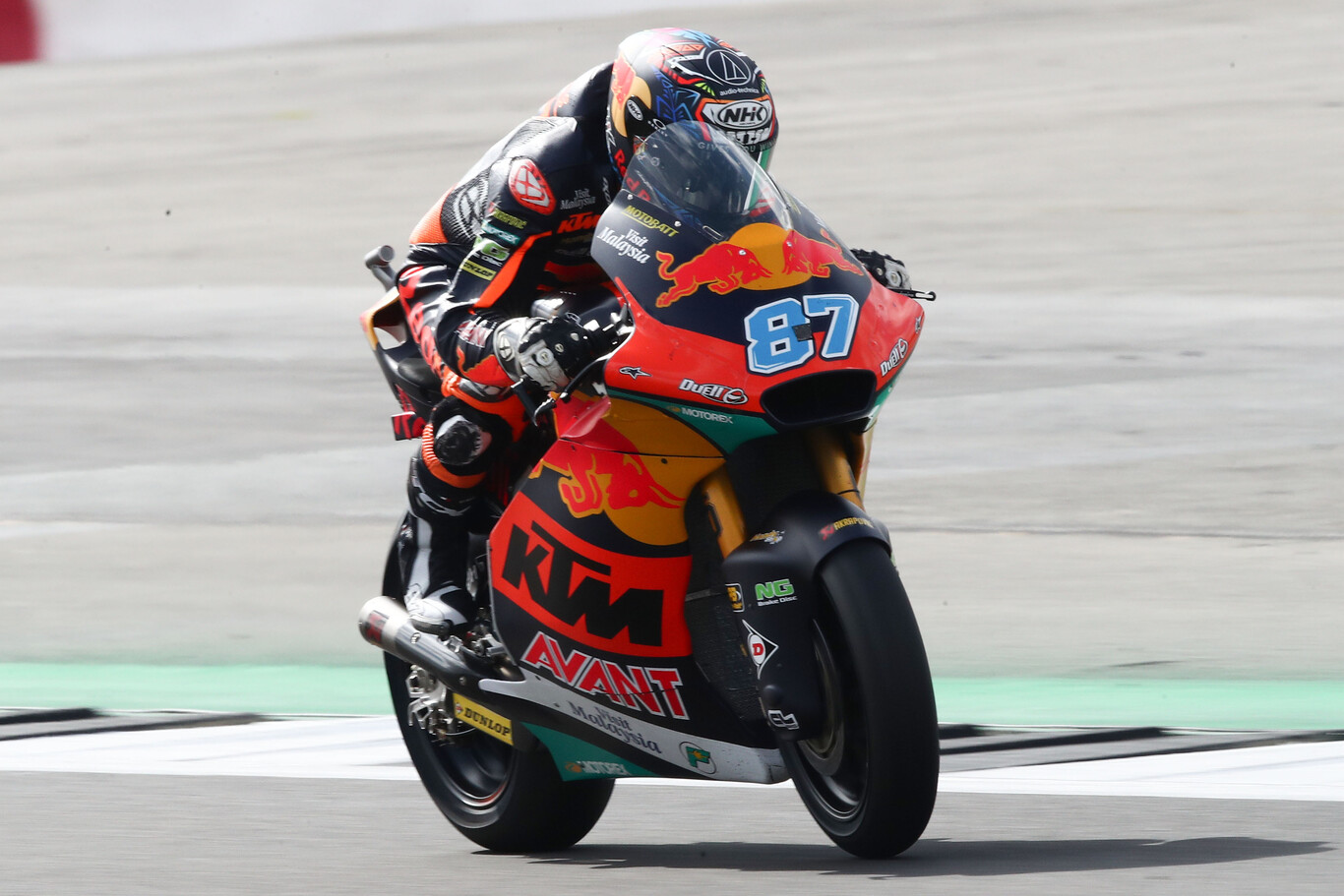 Remy Gardner aprovecha una caída de Raúl Fernández para encarrillar el mundial y Jorge Navarro vuelve al podio