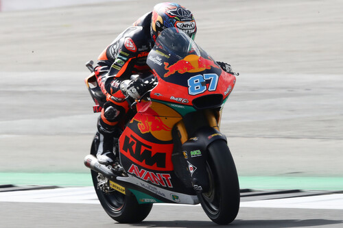 Remy Gardner aprovecha una caída de Raúl Fernández para encarrillar el mundial y Jorge Navarro vuelve al podio