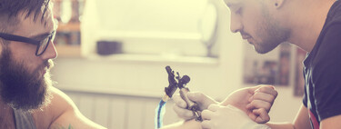 Tatuajes en verano: todas las claves para cuidarlos tanto si te los acabas de hacer como si llevas tiempo con ellos 