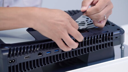 Nada de ampliar con SSD interno el almacenamiento de PS5 en su lanzamiento: Sony confirma que habrá que esperar a un parche