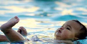 ¡Bebé al agua!