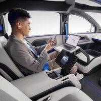 A Europa se le escapó el tren del coche eléctrico por culpa de un debate. Le está pasando lo mismo con los vehículos autónomos 