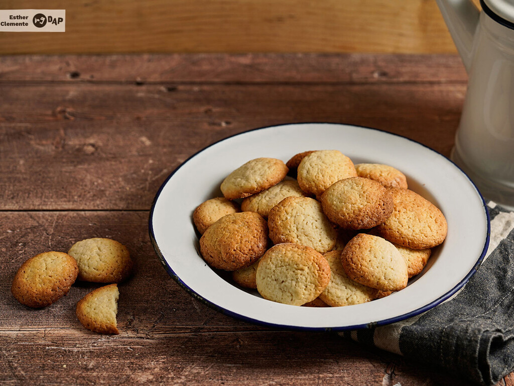 Estas galletas gallegas se hacen en media hora con tres ingredientes: son un clásico de Ferrol para aprovechar todo de la leche 