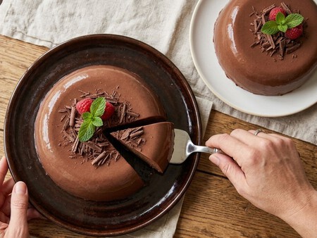 Cómo hacer una gelatina de chocolate con leche condensada y solo 5 ingredientes: una receta fácil, cremosa y deliciosa