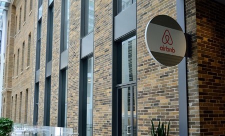 Airbnb amplía miras y experimenta con viajes organizados