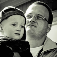 El rap que habla del papel de los padres cuya reacción en el público demuestra el dolor que provocan los malos padres 