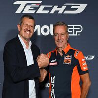 El nuevo jefe del Tech3 ha conseguido en una carrera en MotoGP lo que no logró en ocho años en F1: subirse a un podio 