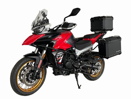 Qj Motor Ateerriza En Espana Con Su Gama De Motocicletas 004