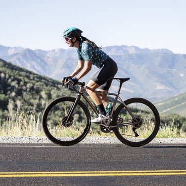 Ciclismo a partir de los 50: el deporte asequible para todos que permite que tengamos un corazón joven además de fortalecer músculos y reducir el colesterol malo 