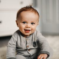 Los hitos del desarrollo en los bebés desde el nacimiento hasta los 12 meses de vida