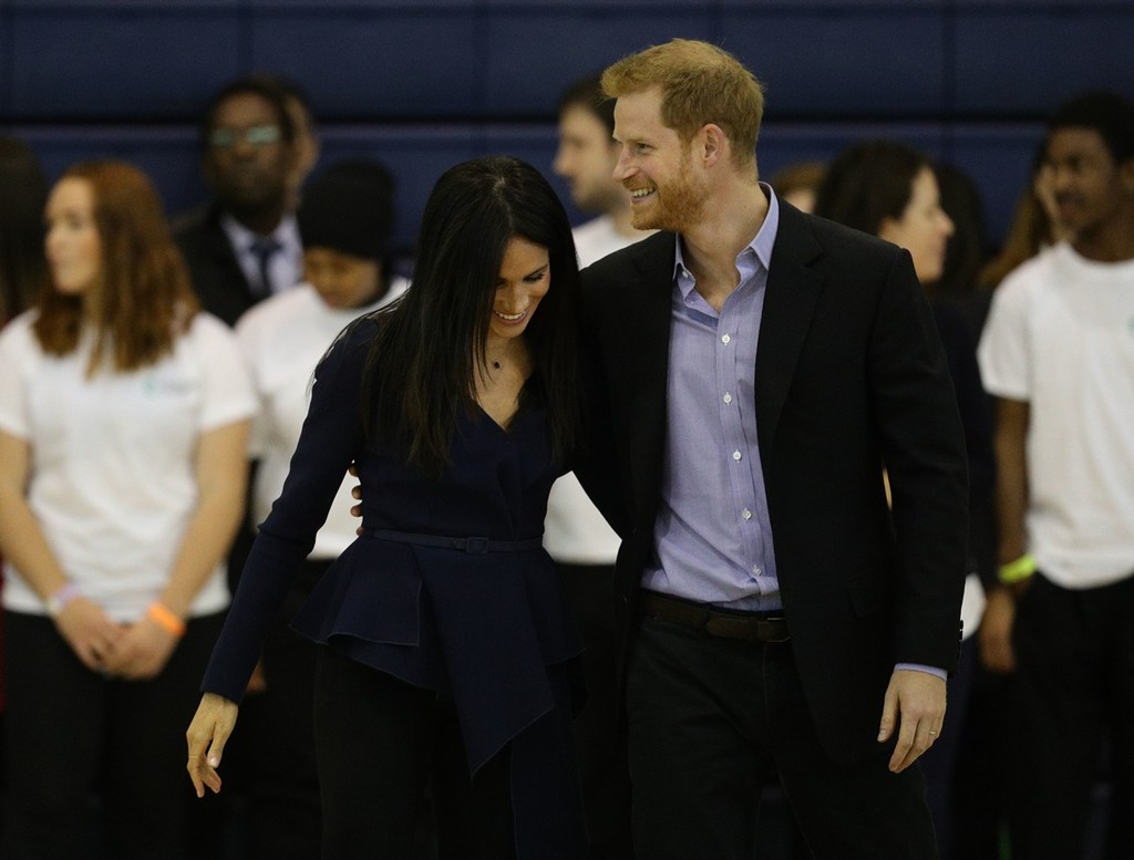 Otro look sobresaliente para Meghan Markle, esta vez con pantalones 