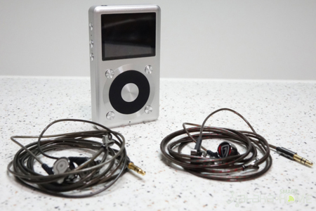 Reproductor de audio portátil FiiO X1 y auriculares Ostry KC06 y KC06A, análisis