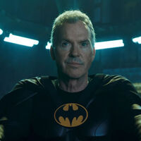  Los guionistas originales de Flash confirman que Batman iba a ser muy distinto de la versión que vimos en el cine: "Era un fiestero multimillonario" 