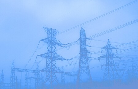Red Eléctrica es privada pero es un monopolio: su nacionalización y la de las distribuidoras tendría sentido aunque no por su impacto en la factura