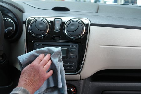 Cómo eliminar los malos olores del auto y, lo más importante, cómo evitarlos