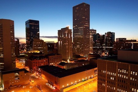 Denver no está en las montañas, una calle sembrada de pianos y la historia de una camisa 