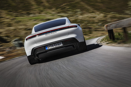 Porsche Taycan 07