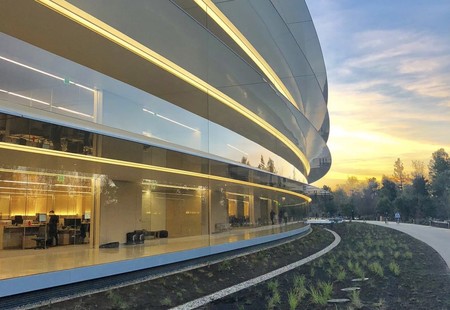 Apple pausa otros proyectos para priorizar sus nuevos servicios, y no es la primera vez que ocurre