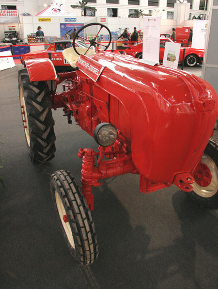 Tractor Porsche en SalÃ³n Auto Retro 2008