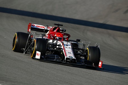 Robert Kubica da la sorpresa con su Alfa Romeo en el cuarto día de pretemporada de la Fórmula 1 en Barcelona