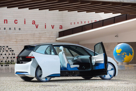 Volkswagen se está planteando un coche eléctrico con un interior apto para mantener el distanciamiento social