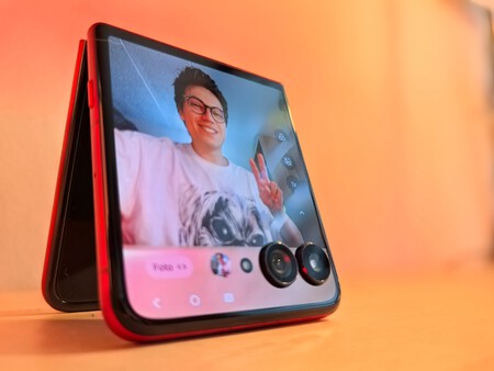 Moto Razr 60 Ultra 6