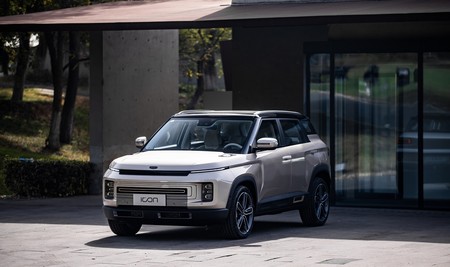 Geely lanza el Icon, un SUV híbrido diseñado en España para China que incluye filtro de aire contra el coronavirus