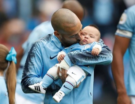 La esperada foto de David Silva junto a su bebé, que nació con 25 semanas