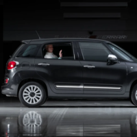 El FIAT 500L del Papa Francisco quizá no te lleve al cielo, pero puedes intentarlo: está casi nuevo y se vende por más de 1.5 MDP