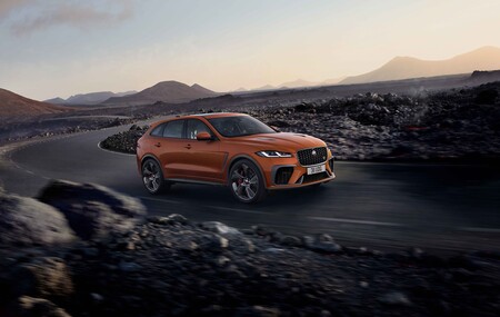 El Jaguar F-Pace SVR sigue siendo el mismo SUV de 550 CV pero ahora con más patada, por 121.100 euros