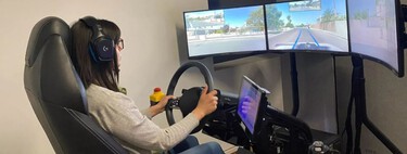 En Alemania tu coche de alquiler llegará solo: lo conducirá un ‘gamer’ desde un simulador con tres pantallas